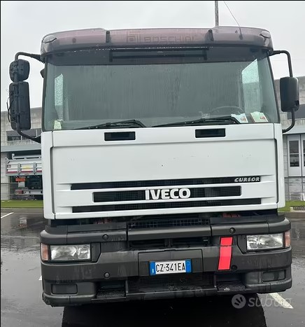 Iveco 3 assi ribaltabile con gru