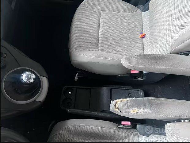 
								Peugeot partner 5 posti full									