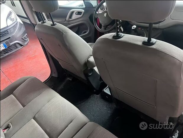 
								Peugeot partner 5 posti full									